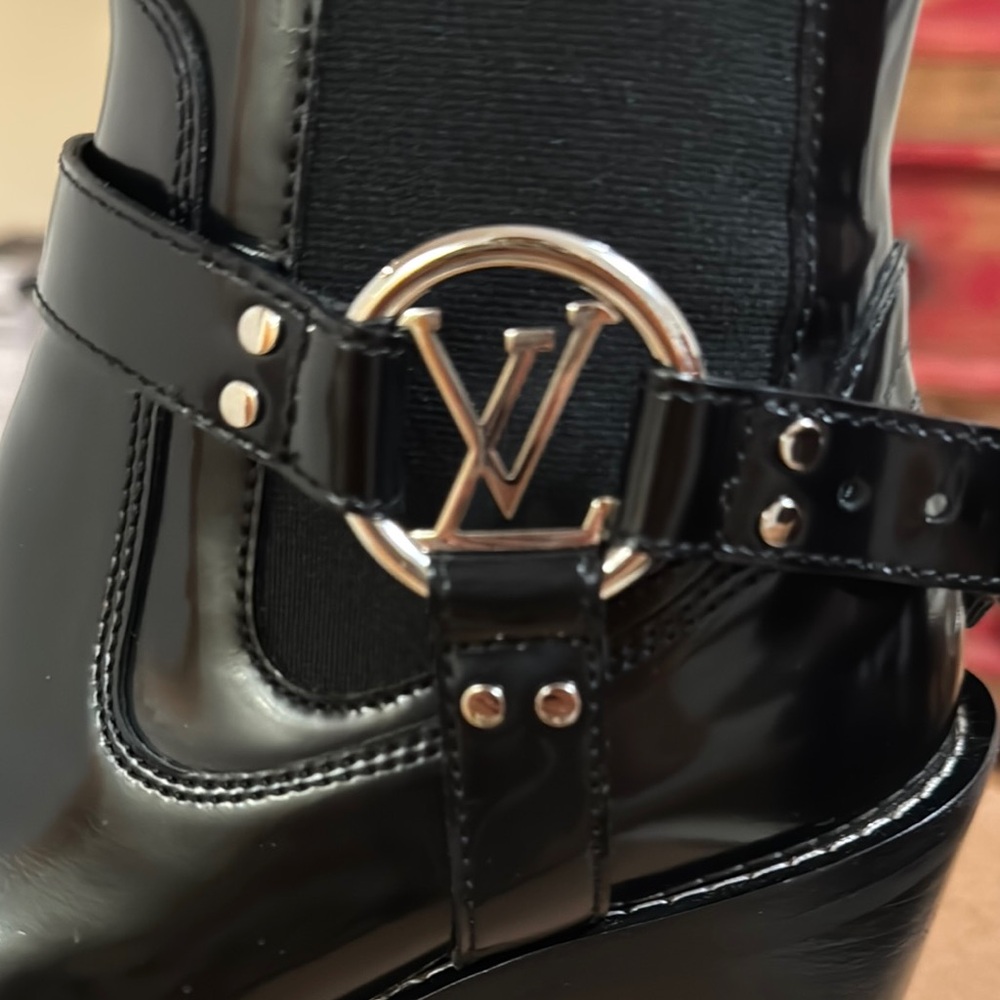100% authentic Louis Vuitton Black Ankle Boots with Gold Logo Detail